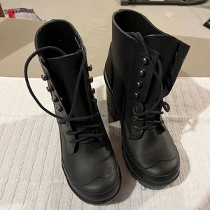 Hunter heeled lug sole lace up rain boot